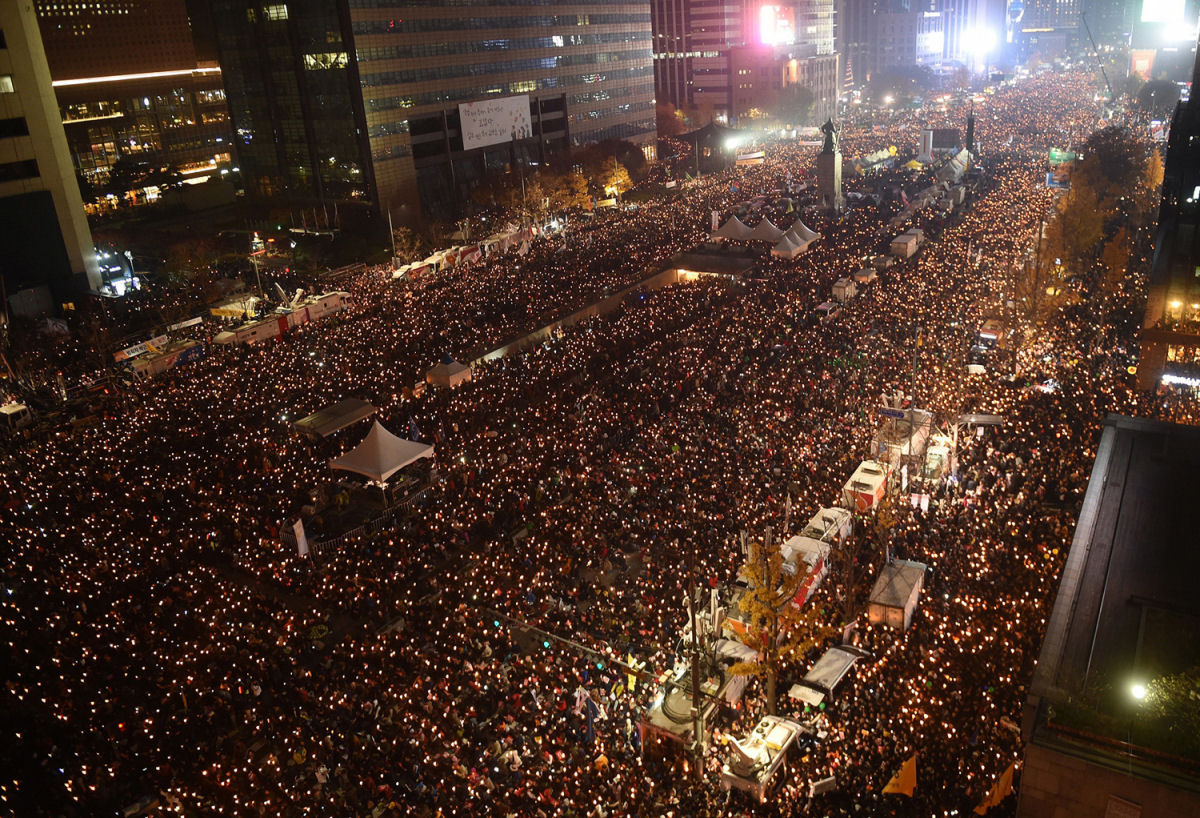 Sul-coreanos pedem que sua presidente renuncie