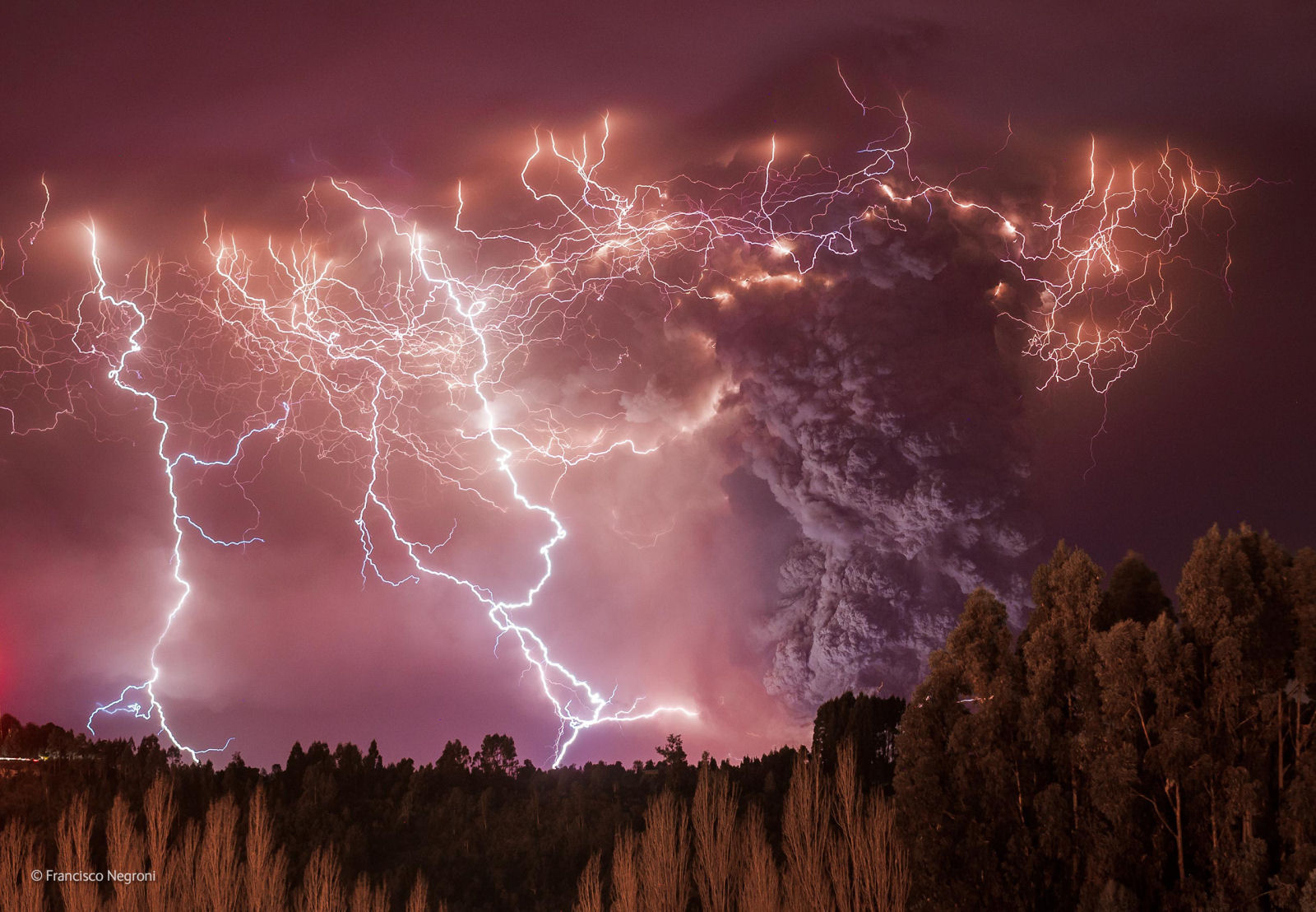 Apocalipse - Relmpagos Vulcnicos no Puyehue