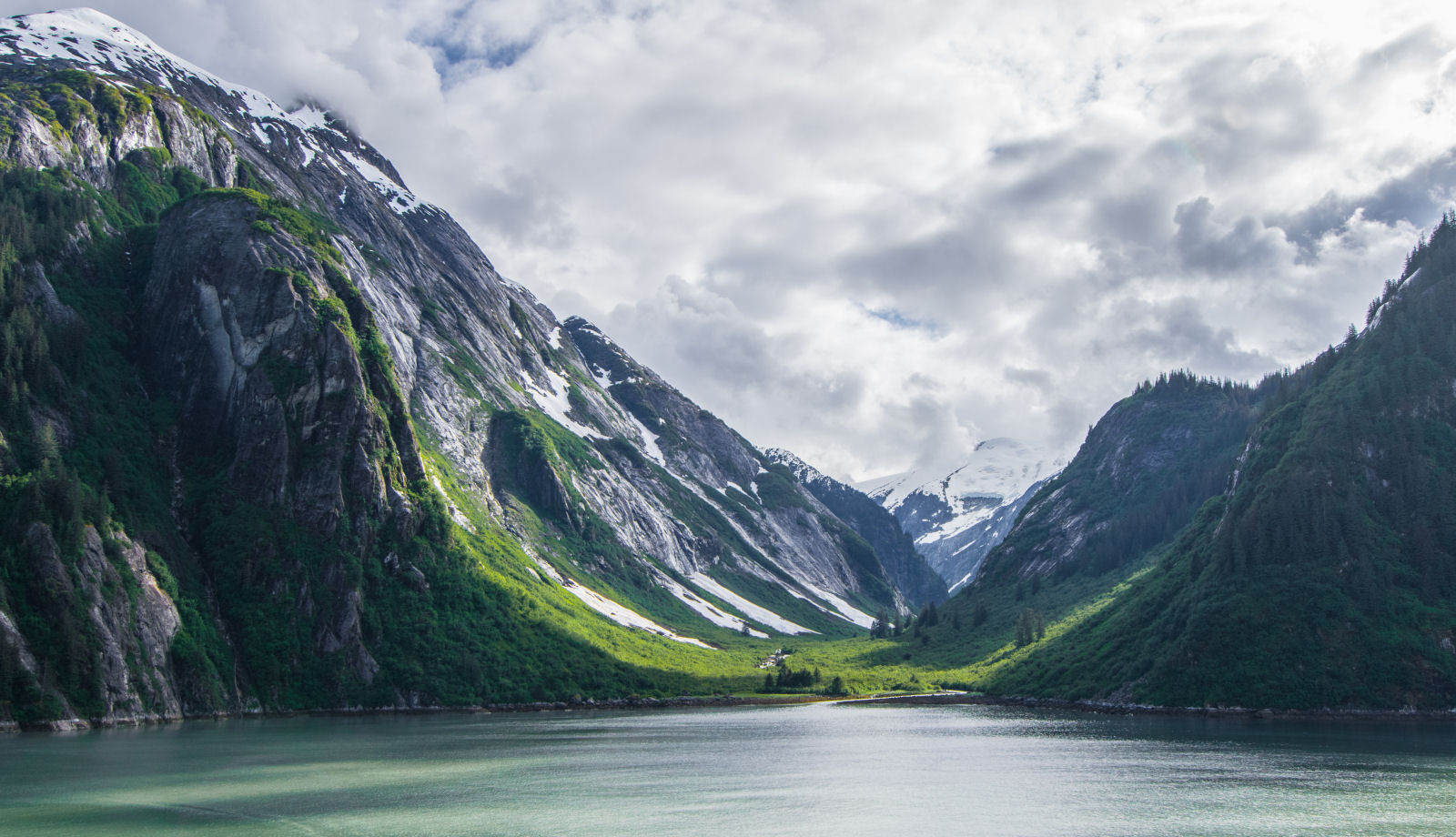 Vale Glacial no Tracy Arm, Alasca