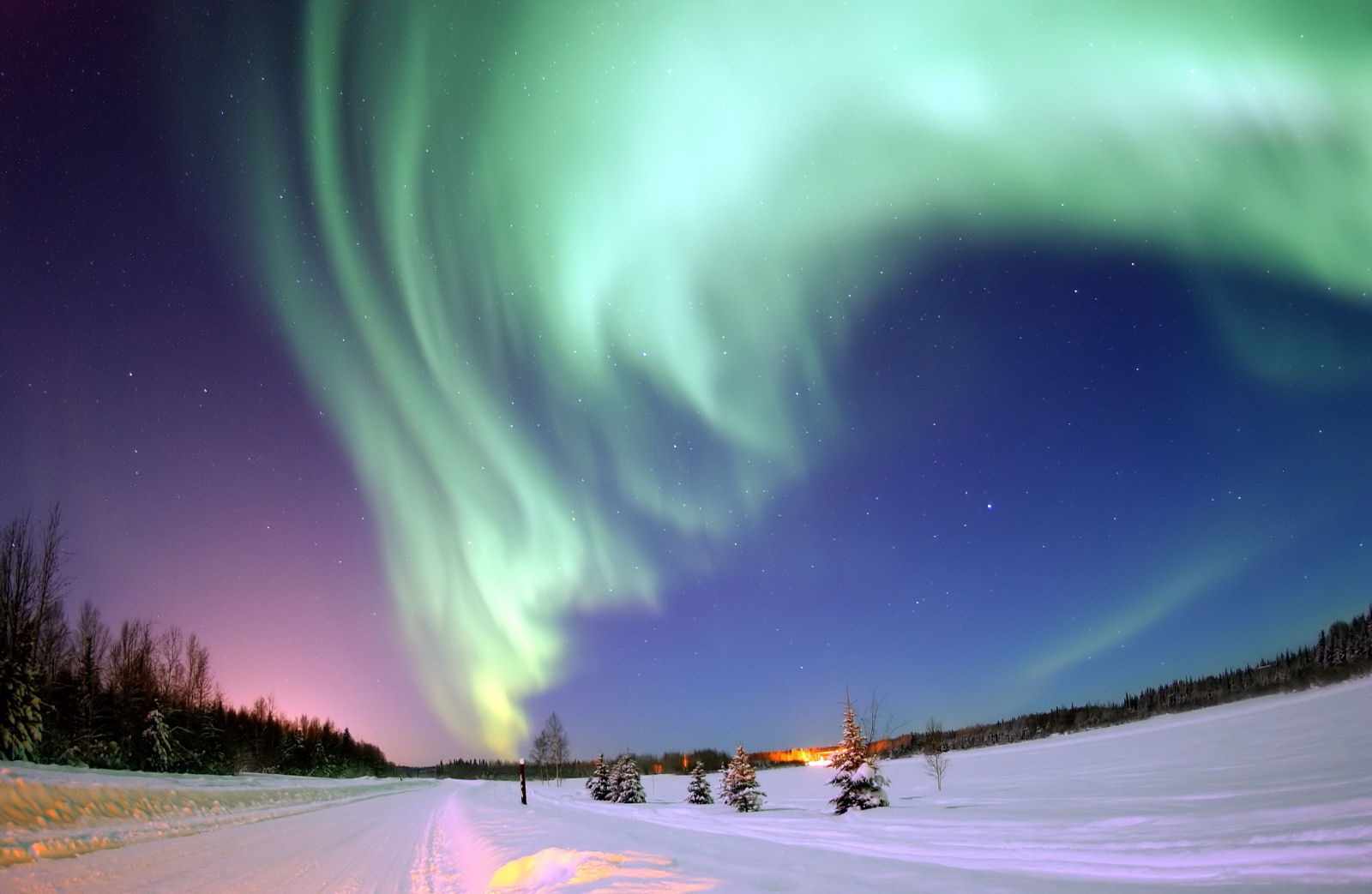 Aurora Boreal no lago dos Ursos, Alasca