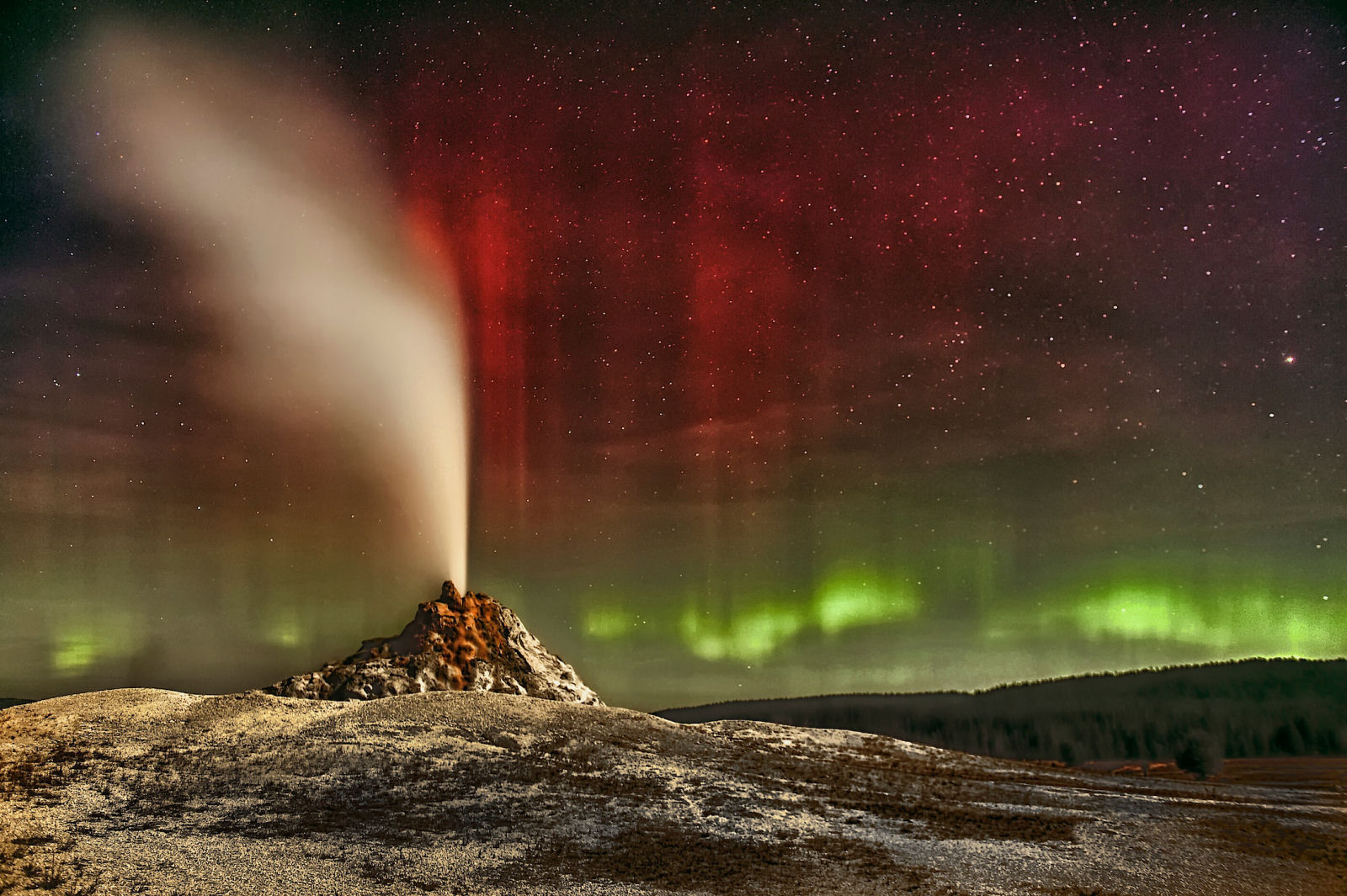 Aurora sobre o Giser White Dome